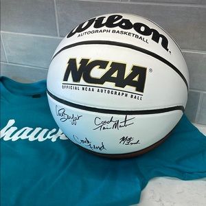 Wilson NCAA Autograph Basketball - UNCW Seahawks